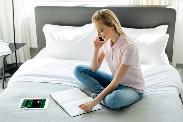 Happy Woman Looking Blank Notebook Talking Smartphone Digital Tablet Booking — Stock Photo, Image