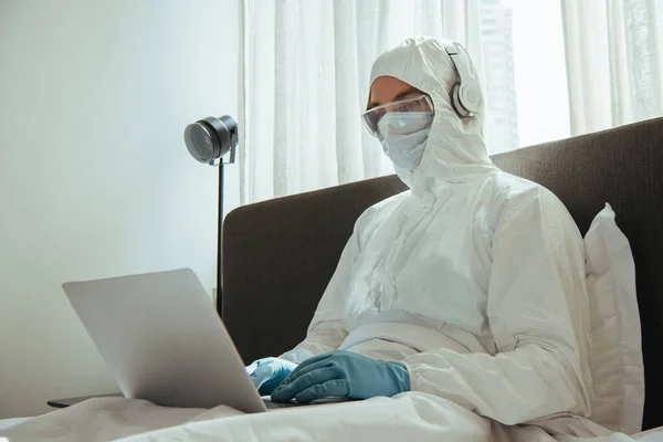 Freelancer Hazmat Suit Headphones Medical Mask Latex Gloves Goggles Using — Stock Photo, Image