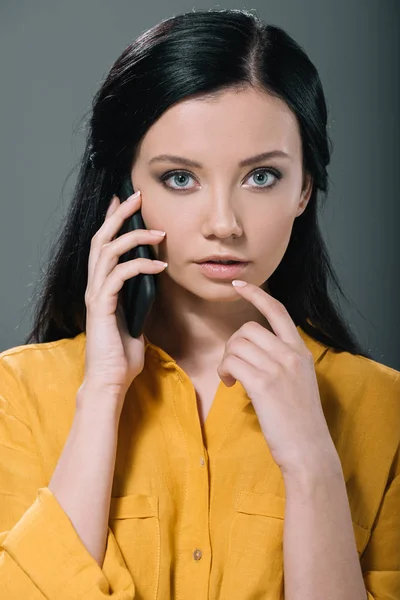 Brunette woman talking on smartphone — Stock Photo