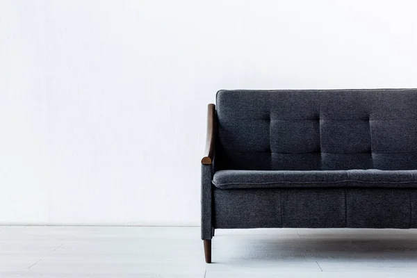 Modernes Sofa in Wohnzimmernähe — Stockfoto