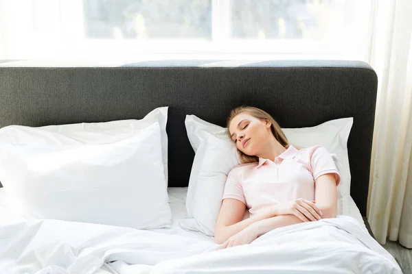 Attractive woman sleeping in modern bedroom — Stock Photo