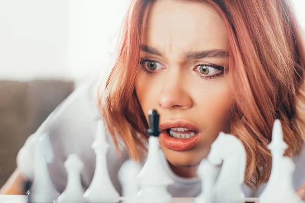 Confused girl playing chess on self isolation, selective focus — Stock Photo