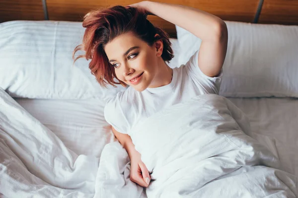 Beautiful girl relaxing in bed in morning during self isolation — Stock Photo