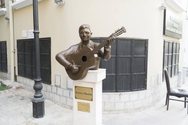 Enrico Macias heykel / İzmir Asansör