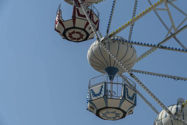 Grande Roue Sur Fond Ciel Bleu — Photo