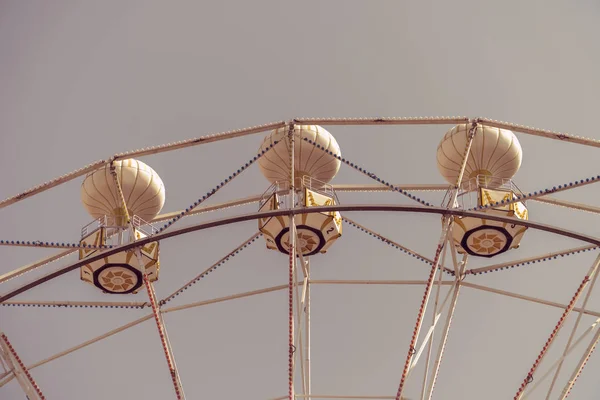 Grande Roue Sur Fond Ciel Bleu — Photo