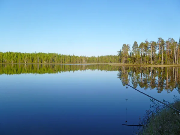 Kijk op spiegel water — Stockfoto