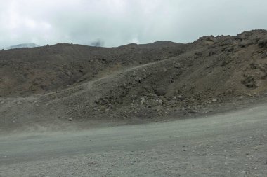 Path among the stones of Lava