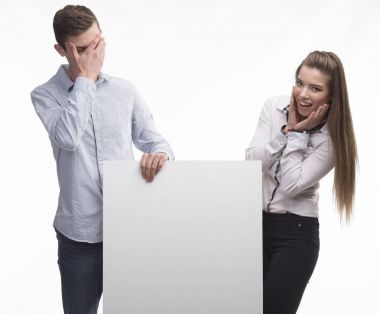 Genç seksi çift gösteren tanıtım afişini üzerinde işaret