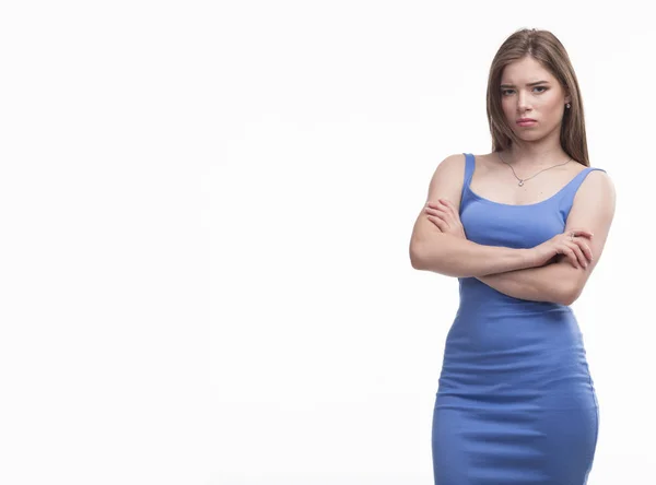 Jeune femme offensée dans une robe bleue — Photo