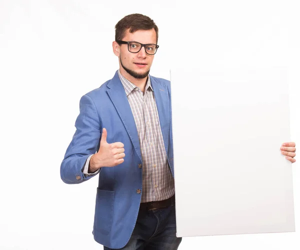 Joven hombre animado mostrando la presentación, señalando en el cartel — Foto de Stock