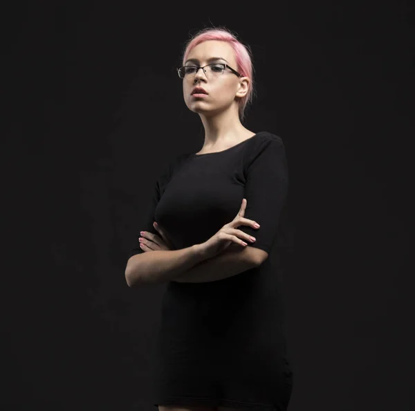 Junge sexy Frau zeigt Präsentation und zeigt auf Plakat — Stockfoto