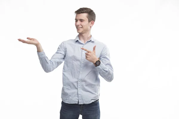 Joven feliz hombre mostrando por las manos — Foto de Stock