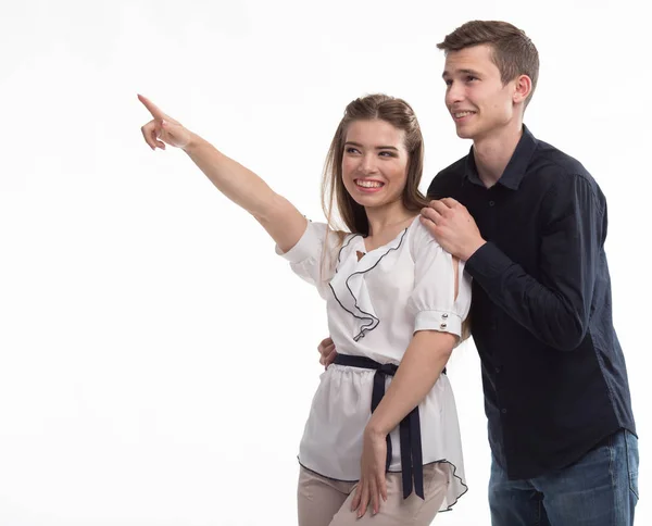 Unga glada par visar presentationen pekar på plakatet — Stockfoto