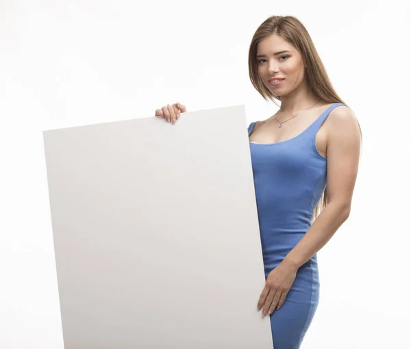 Fiatal, boldog nő bemutató prezentáció, rámutatva a plakát felső — Stock Fotó