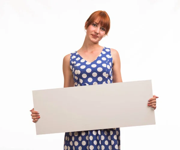 Fiatal magabiztos nő bemutató prezentáció, rámutatva a plakát — Stock Fotó