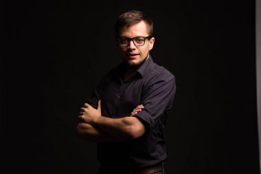 Kendine güvenen delikanlı