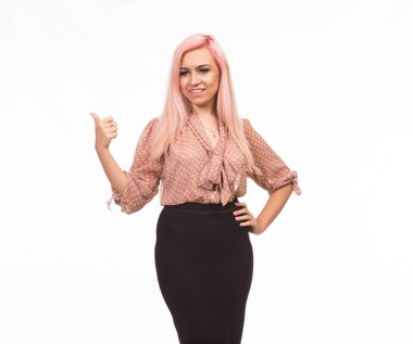 Mutlu kadın eller tarafından gösterilen