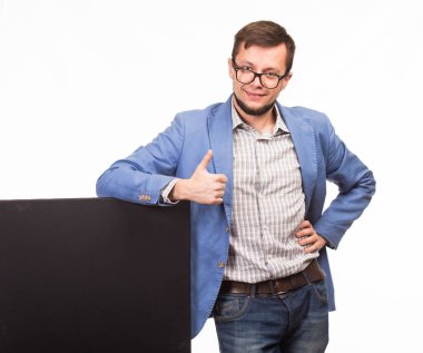 Sunu gösterilen, afiş üzerinde işaret mutlu delikanlı