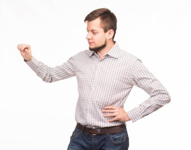 Sunu gösterilen, afiş üzerinde işaret eden genç confiden tman