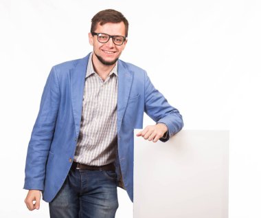 Sunu gösterilen, afiş üzerinde işaret mutlu delikanlı