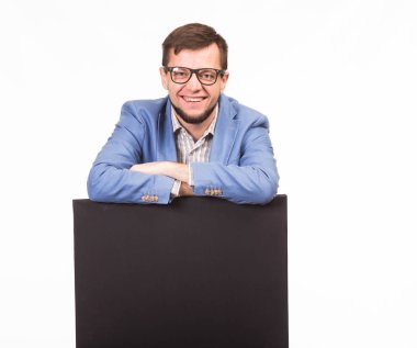 Sunu gösterilen, afiş üzerinde işaret mutlu delikanlı