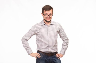 Sunu gösterilen, afiş üzerinde işaret şaka delikanlı