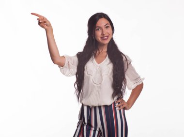 Mutlu kadın eller tarafından gösterilen