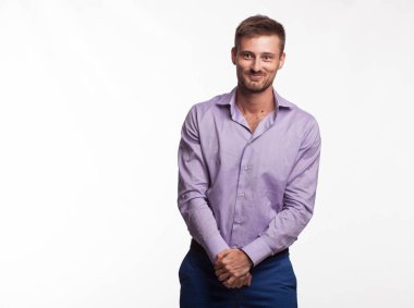 Neşeli delikanlı eller tarafından gösterilen