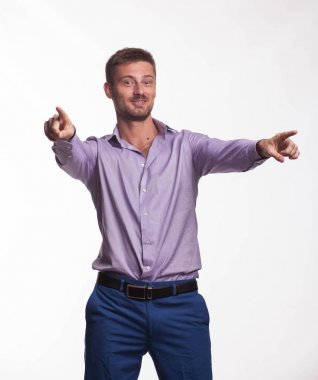 Mutlu delikanlı eller tarafından gösterilen