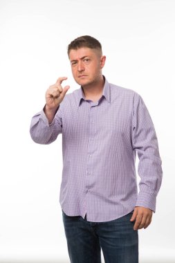 Eller tarafından gösterilen genç gizemli adam.