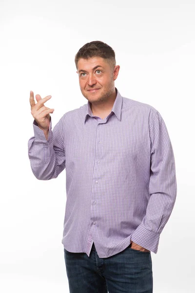 Dalgın delikanlı eller tarafından gösterilen.