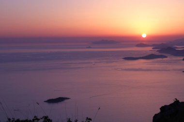 Adriyatik Denizi Hırvatistan üzerinden günbatımı.