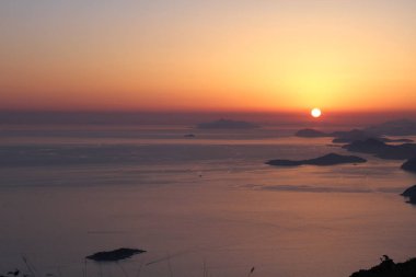 Adriyatik Denizi Hırvatistan üzerinden günbatımı.