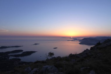 Adriyatik Denizi Hırvatistan üzerinden günbatımı.