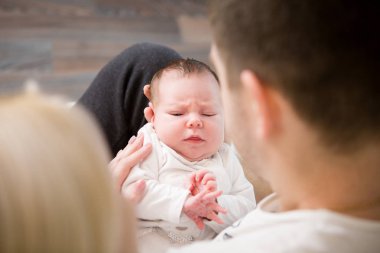 Mutlu Genç Aile Portresi.