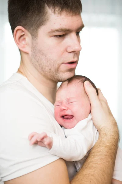 Newborn baby girl and her happy young father. — Stock Photo, Image