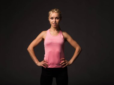 Genç, neşeli kadın..