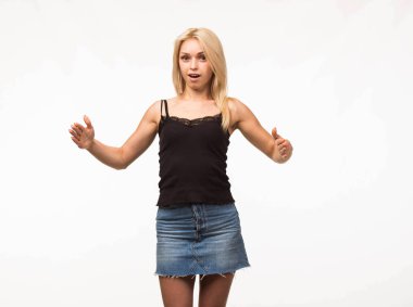 Kendine güvenen Bayan eller tarafından gösterilen.