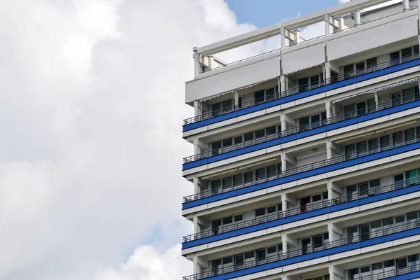 The facade of a modern building — Stock Photo, Image