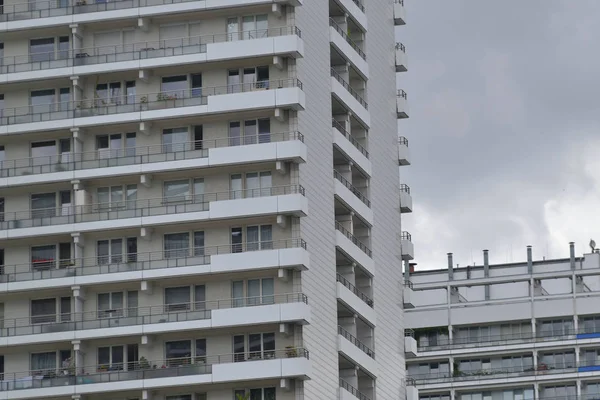 The facade of a modern building — Stock Photo, Image