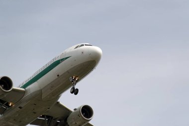 20 Haziran 2017'Berlin, Almanya: modern uçak ve onun iniş takımı fron havayolu Alitalia alt