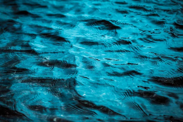 水の背景の水の表面。抽象的な背景。表面の海 — ストック写真