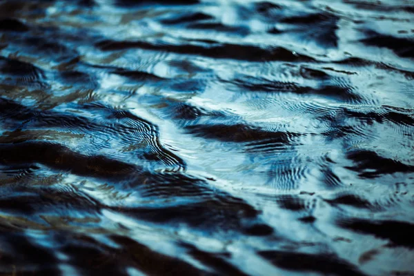 Vodní pozadí vodní hladiny. Abstraktní pozadí. Povrchovým vodám oceánu — Stock fotografie