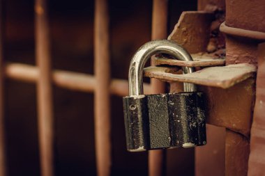 kilitli kapı grunge grafik ögesi