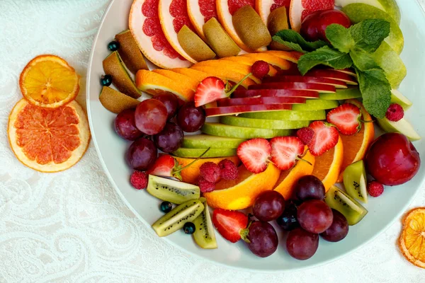 Plate Fruit Assorted Kiwi Grapefruit Oranges Apples Grapes Strawberries White — Stock Photo, Image