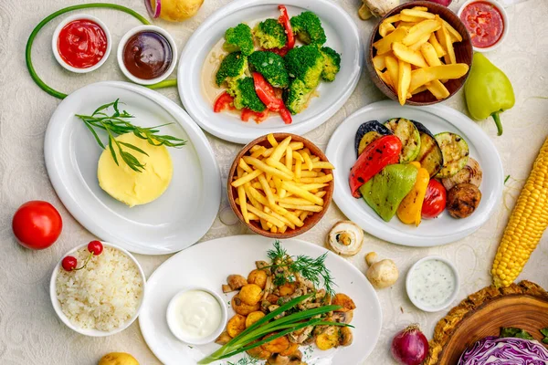 Garniert Für Das Gericht Kartoffelbrei Brokkoli Pommes Frites Gegrilltes Gemüse — Stockfoto