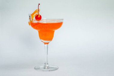 Sarı kokteyl tekila Kirazlı gün doğumu