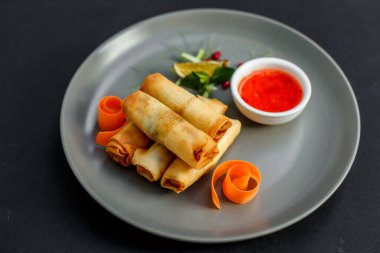 Etli ve soslu gözleme.