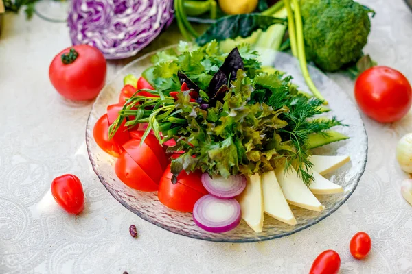 トマトキュウリとピーマンの新鮮なサラダ 健康食品 — ストック写真